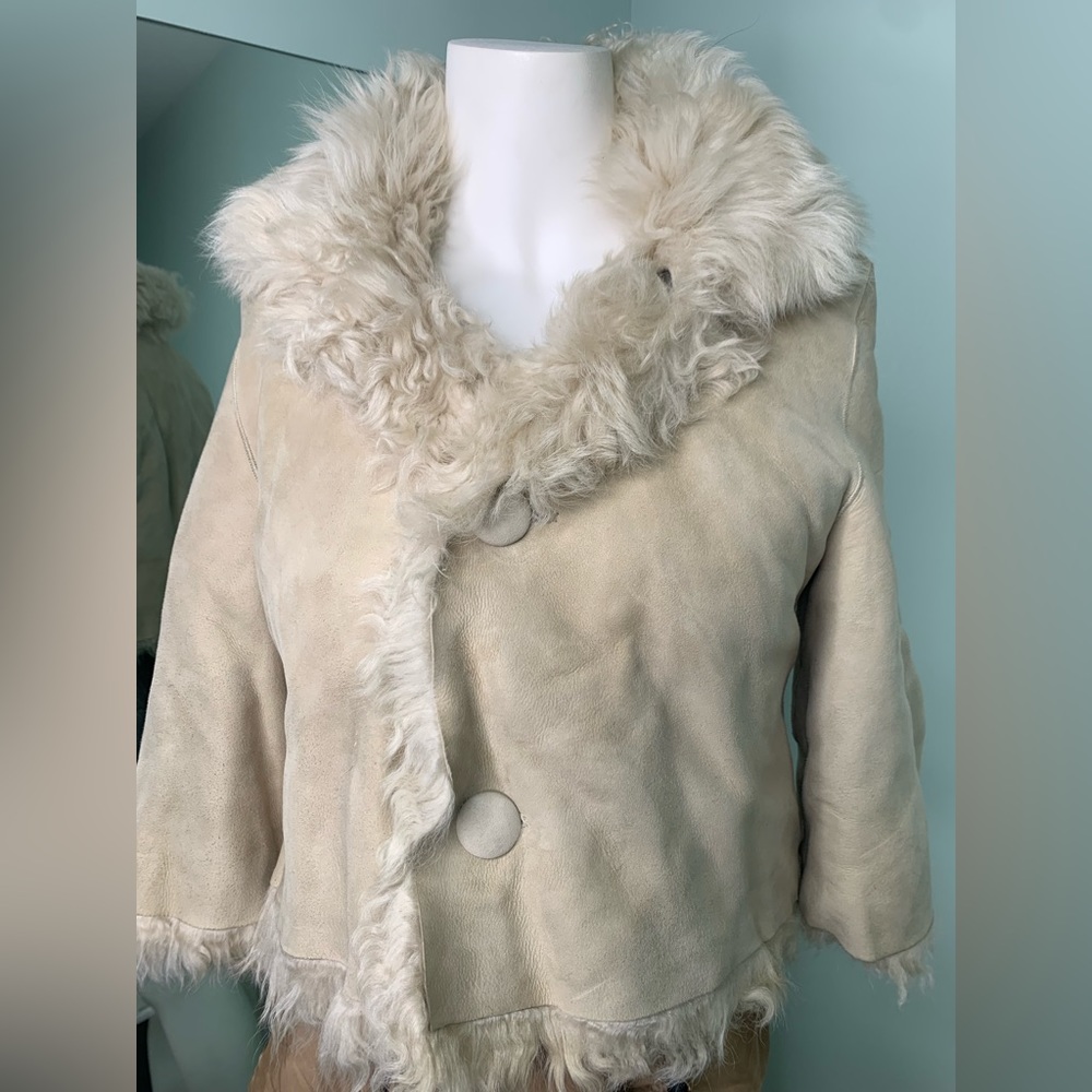 RED VALENTINO Reversible Genuine Shearling Capelet Beige, Size 40 NWOT Sold out